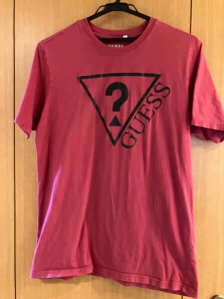 GUESS Tシャツ　ロゴ入り　ピンク　Mサイズ