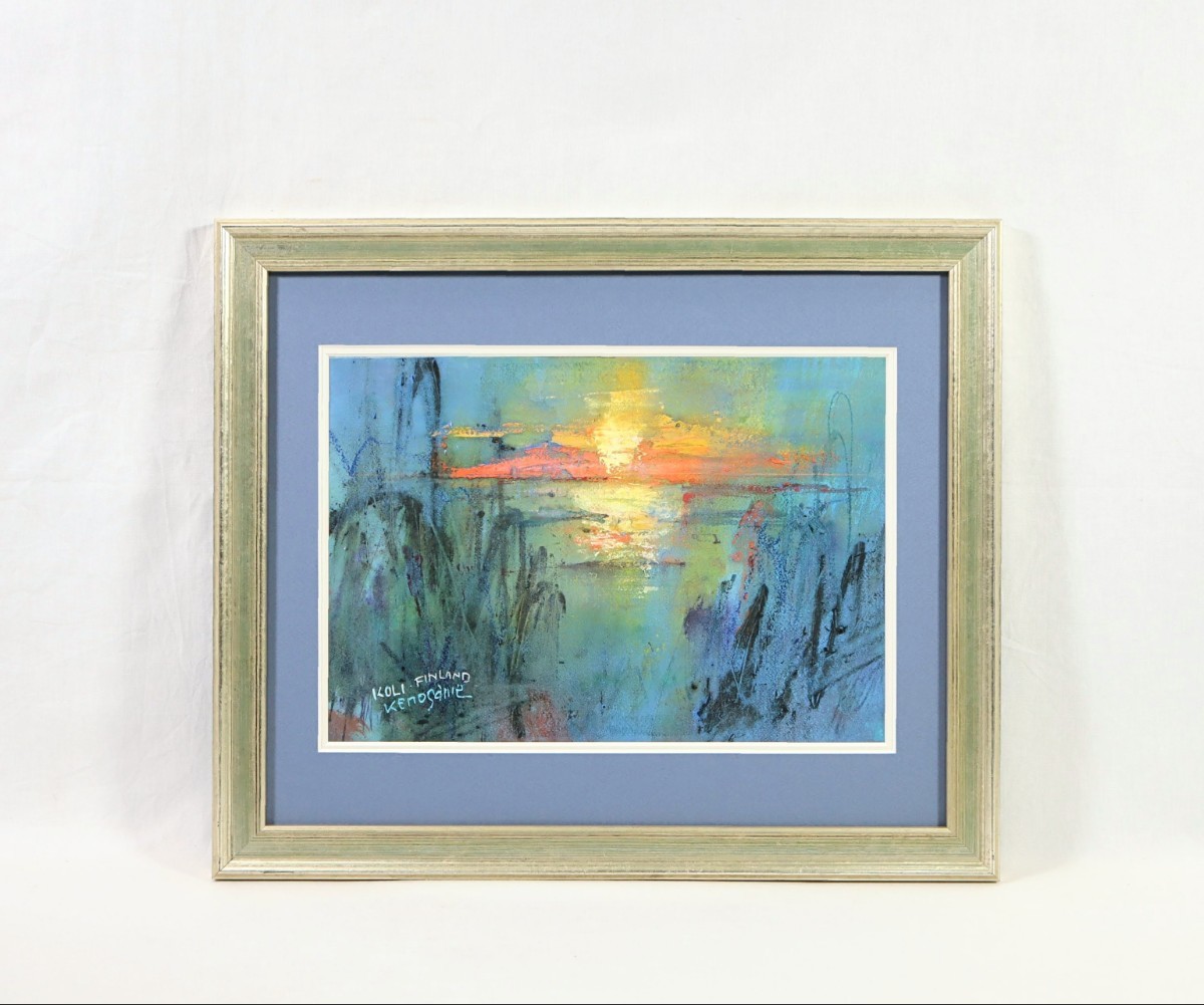 Trabajo genuino de Ken Noh, pastel KOLI FINLANDIA, tamaño 35 x 24 cm, de la prefectura de Hyogo, independiente, familiar de la columna literaria de Kobe Shimbun, La luz del amanecer se refleja débilmente en la superficie del lago Pielinen., 7889, Obra de arte, Cuadro, dibujo al pastel, Dibujo con crayón