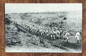 （絵葉書906）於富士裾野 歩兵三十四連隊藤井橋通過之実況 エンタイア 戦前