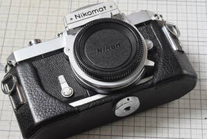 ＃706　古い革製カメラケース（フロント部・ストラップなし）　Nikomat　＃1-2画像は実装試験中　ニコマートFTｎ