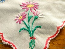 ハンガリー 手刺繍 フランス刺繍 ドイリー ビンテージ　東欧　花柄_画像3