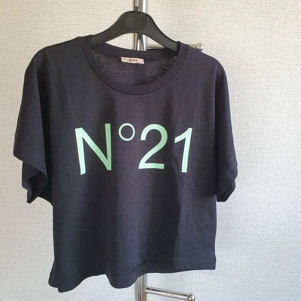 【新品・未使用】N°21 KIDS ロゴ クロップドTシャツ　ブラック12Y　N21558N0153