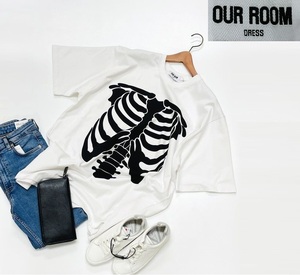 未使用品 OUR ROOM ホワイト 半袖Tシャツ メンズ レディース 韓国トレンド フロント バック Boneプリント 骨 髑髏 スカル ストリート 白色