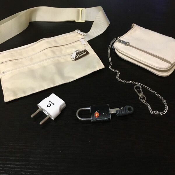 海外旅行用セット　貴重品入れ　チェーン付き財布　Cフラグ　スーツケースなどの鍵