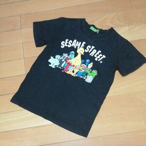 半袖Tシャツ★セサミストリート　100cm カットソー　黒色　男の子　女の子　プリントTシャツ