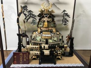 Art hand Auction 五月人形 鎧飾り 徳川家康公 黒小札 正絹糸織 啓山作 ガラスケース付き, 季節, 年中行事, 子どもの日, 五月人形