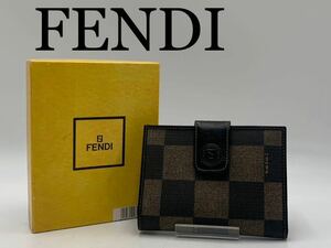 FENDI フェンディ　二つ折り財布　ペカン柄　ブロックチェック　オシャレ