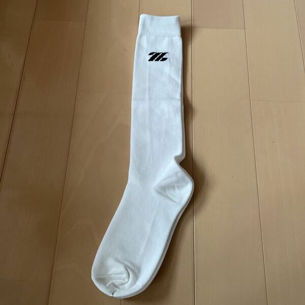 送料無料　新品未使用　ZETT スポーツソックス ブラックロゴ　靴下　ハイソックス　白ホワイト　21-24cm? 送料込み