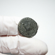 【古代ローマコイン】Barbarian（野蛮人のコイン）クリーニング済 ブロンズコイン 銅貨 フォリス(b_YVGrEeea)_画像7