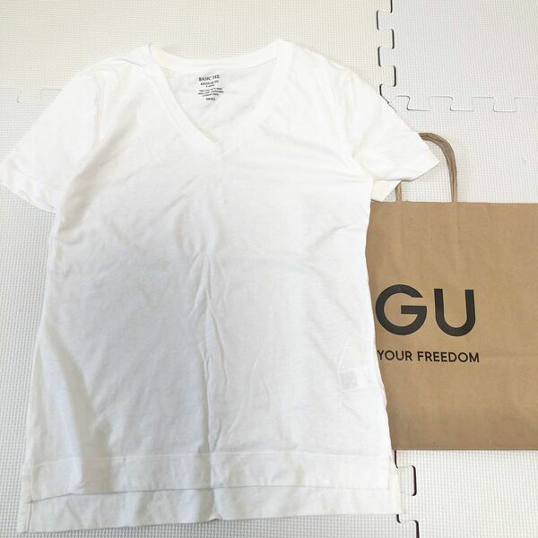 インスタ人気　完売品　GU ジーユー　ベーシック　VネックTシャツ　ホワイト　S 半袖Tシャツ