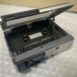 N304/希少 AIWA アイワ CassetteBoy HS-P2 カセットボーイ ステレオカセット プレーヤー シルバーカラーの画像2