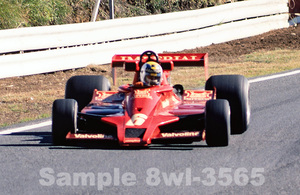 8切ワイド 生写真【8wl-3565】グンナー・ニルソン #6　赤いロータス78/DFV インペリアルタバコカラー 1977年10月 F1日本グランプリレース