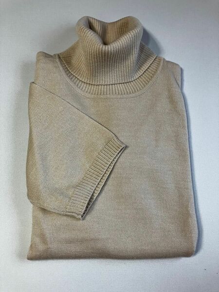 ユニクロ　タートルネックセーター　半袖　ベージュ　レディースMサイズ　ウール100%