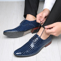 新品メンズシューズ 高級 ビジネスシューズ PUレザー クラシック 紳士靴 ウイングチップ 皮靴蛇紋 シークレット 通気性 三色 レッド 26.0cm_画像5
