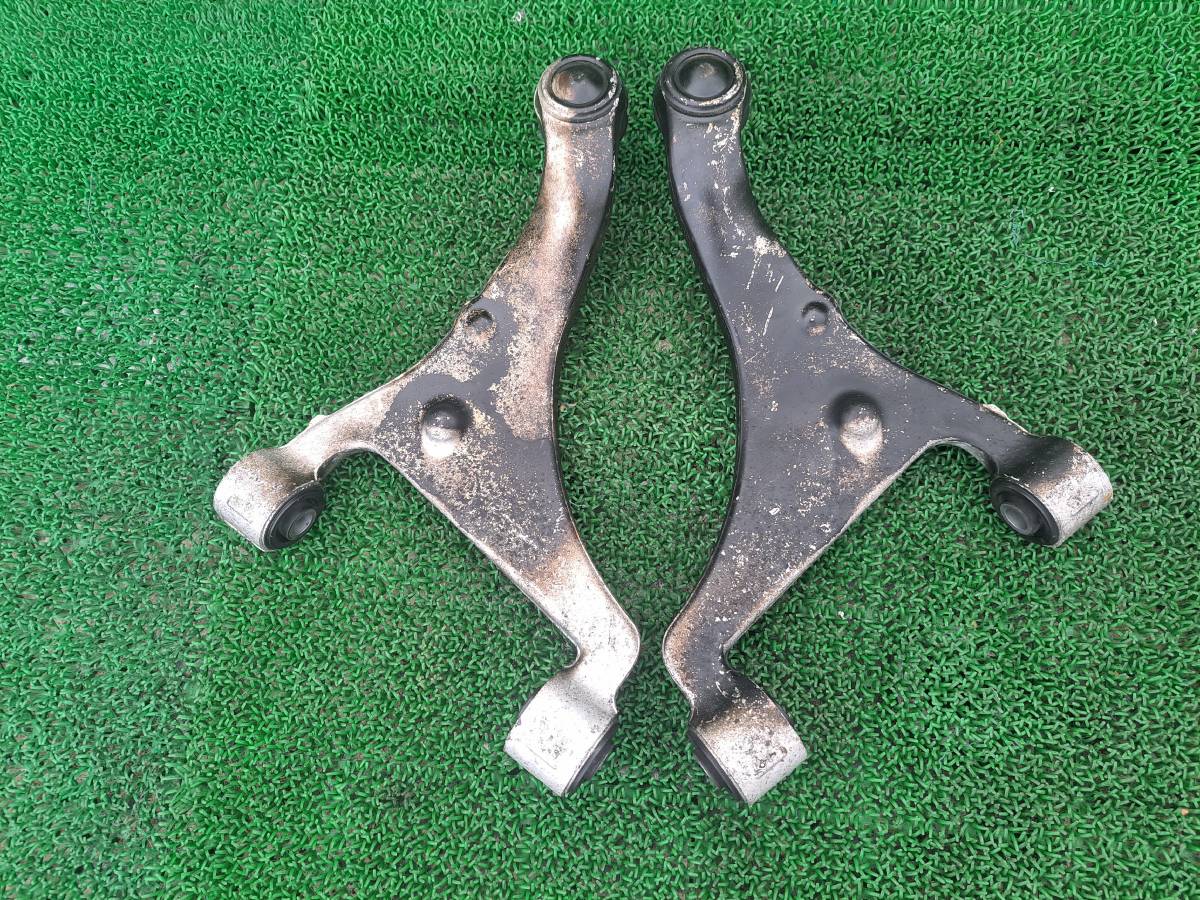 526 日産 エルグランド E51 NE51 ME51 MNE51 ロアアーム 左右 ロワアーム 526 日産 エルグランド E51 NE51 ME51 MNE51 ロアアーム 左右 ロワアーム
