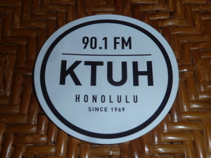 ハワイ ラジオ ステッカー KTUH 90.1FM UH ハワイ大学 USDM HDM kccn fm100 kssk dapaina ダパイナ kine kumu in4mation hilife ホノルル