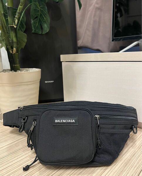 Balenciaga バレンシアガ ボディバッグ　クロスボディ　ウエストポーチ