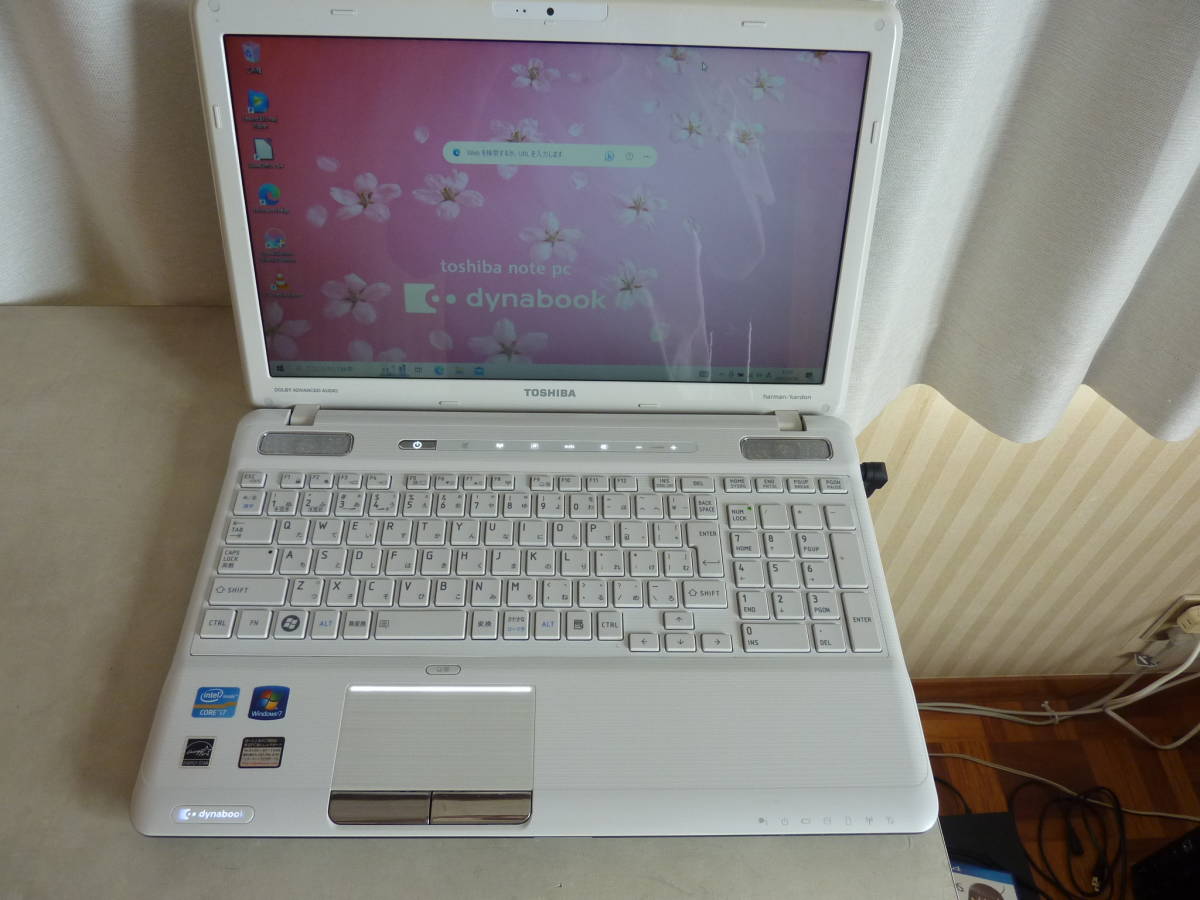 東芝 dynabook T551 T551/58CW PT55158CBFW [ベルベッティホワイト