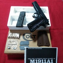 ■★MGC製 カスタムブルーイング ガバメント HW モデルガン 実銃用の木製グリップ★元のチェッカーグリップも付属★未使用カート付★取説付_画像9