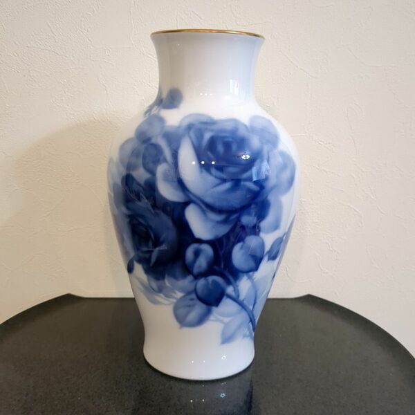 美品　大倉陶園　ブルーローズ　花瓶　27センチ　箱付き　王室御用達 OKURA 花器