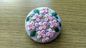 ピンクのお花　刺繍ブローチ2