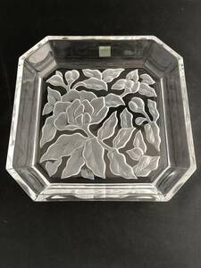 HOYA　クリスタルガラス皿　キレイな花の彫り絵　アンティーク