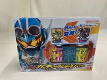 仮面ライダーガッチャー⇒ 光る！！鳴る！！変身ベルトＤＸガッチャ⇒ドライバー　２枚のカードでガッチャンコ変身！！_画像1