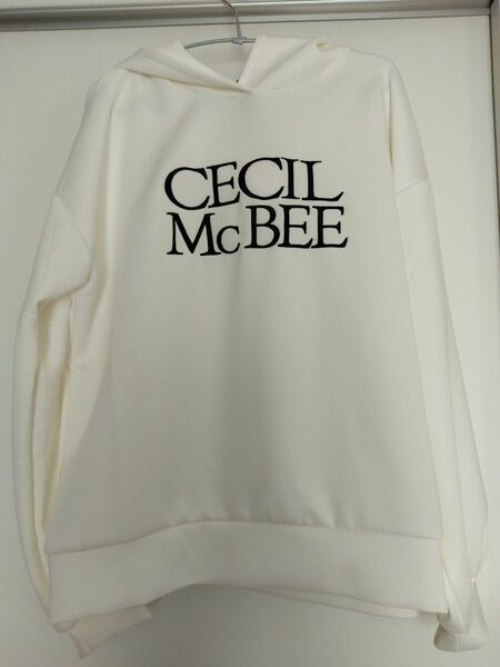 完売品!セシルマクビー・CECIL McBEE・パーカー・トレーナー・白