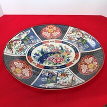 丸善窯 特大大皿 約46cm×約34.5cm 高さ約3.3cm【 有田焼 丸善窯 色絵 飾り皿 アンティーク オーバル 楕円形 ヴィンテージ 孔雀　菊 和食器_画像2