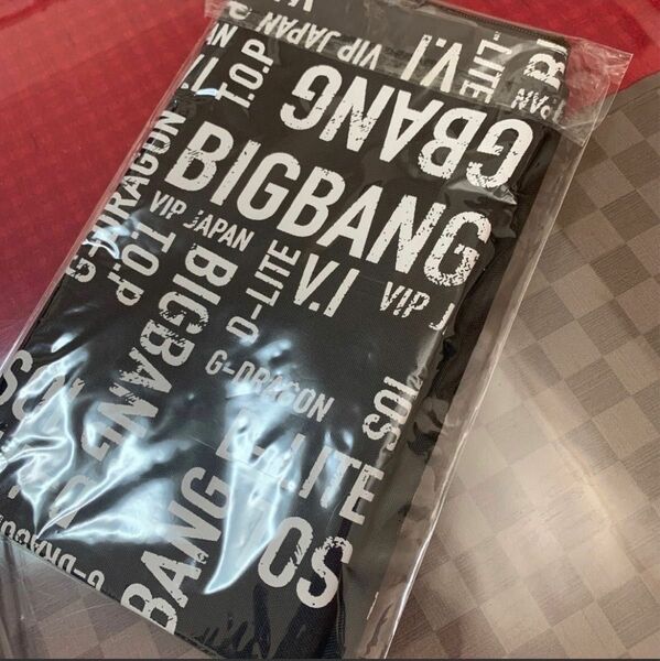 BIG BANG クラッチバッグと銀テープ