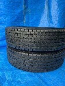 中古　YOKOHAMA タイヤ　トラック用　スタッドレス205/70R17.5 115/113L 12PR 2本のみ　格安　送料込み　新潟発