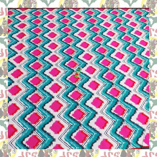 【SALE/90cm x 110cm/1ヤード】アフリカンプリント生地 barg-L53 アフリカ布 アフリカ生地 ゴールドプリント アンカラ キテンゲ パーニュ