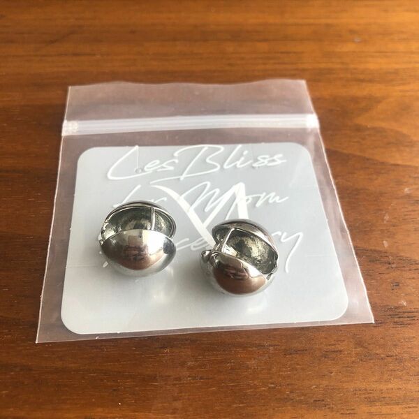 Les Bliss レスブリス　Instagram 人気　シルバー　ボールピアス