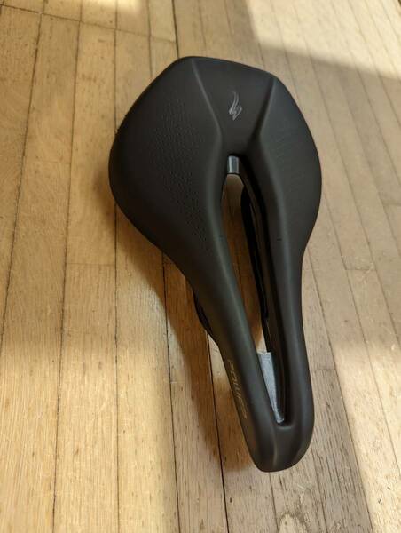 【送料無料】 美品 パワーサドル スペシャライズド SPECIALIZED 143mm POWER SADDLE ショートノーズ 軽量242g　ボディジオメトリ　パワー