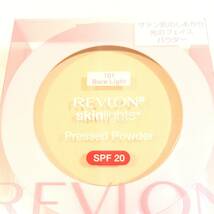 新品 ◆REVLON (レブロン) スキンライトプレストパウダー 101 Bare Light◆_画像2