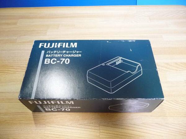 ◆未使用品 FUJIFILM フジフィルム　バッテリーチャージャー　BC-70 【対応機種：バッテリーNP-70】