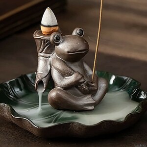  frog censer ceramics . to coil incense stick . plate aroma fragrance . relax interior circle wash OK living yoga .. dressing up . interior become fragrance establish 