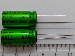 オーディオ用電解コンデンサ 両極性 220μF 25V 85℃ ±20% UES1E221MHM (ニチコン) (2個) (出品番号 730-2)