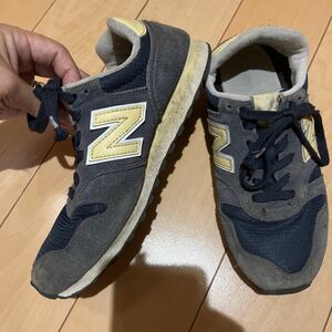 数回使用紺色系ニューバランス スニーカーサイズ23cm NEW balance ランニング　通学