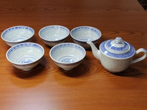 A864 蛍焼き 中国 景徳鎮 ホタル焼き 5客 急須 セット 茶器 煎茶道具 陶器製 工芸品 中国食器 染付 透かし 中古品 長期保管品