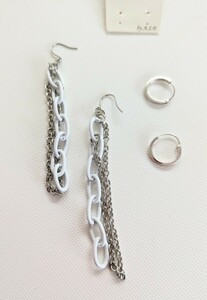 Новые неиспользованные серьги и серьги крючков и серьги для обруча белой серебряной цепи A.S.
