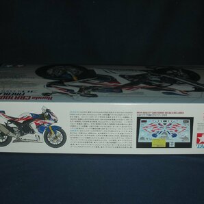 タミヤ 1/12 オートバイシリーズ No.141 Honda CBR1000RR-R FIREBLADE SP 30th Anniversary プラモデルの画像4