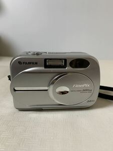 ジャンク FUJIFILM FinePix 2600Z 2600Zoomフジフイルムコンパクト デジタルカメラ/デジカメ/部品取り用現在動作不動/小傷汚れ金属液漏跡等