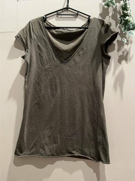 SISLEY Tシャツ　ティーシャツ　カーキ　半袖　レディース　カジュアル　カットソー 無地　Vネック