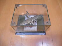 96陸上攻撃機　ニッポン号　戦前の古い置物 ガラスケース付き 発送不可_画像1