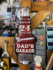 お父さんのガレージ　スパークプラグ型エンボス・ティンサイン ■ アメリカン雑貨 アメリカ雑貨