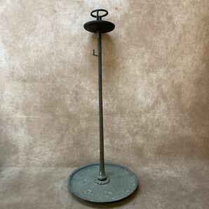古道具 燭台 金属製 真鍮製 古い燭台 高さ約80cm インテリア 蝋燭立て ろうそく立て オブジェ 古民家 ジャンク品 直接引き取り可 奈良発の画像1