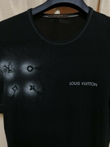 モノグラムスプレースプレッド加工ルイヴィトンロゴ最高傑作一瞬でルイヴィトンと分かるブラックボーダーバイカラーモノグラム半袖Tシャツ
