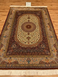 ペルシャ絨毯・最高級ハンド&マシン織り・ 世界最高密度150万ノット ・豪奢なクムデザイン 220cm×150cm lv40