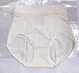 blate squirrel waist easily cotton . shorts M pearl white eggshell white BRADELIS NEWYORK shorts .. shorts peach pants liking .